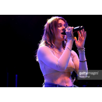 Tove Lo performs at the O2 Shepherds Bush Empire on March 17, 2017 in London, United Kingdom 2-Qnx76Mvm.jpg